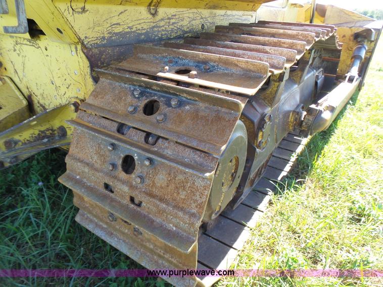 image for item K3157 1993 Komatsu D65EX-12 dozer