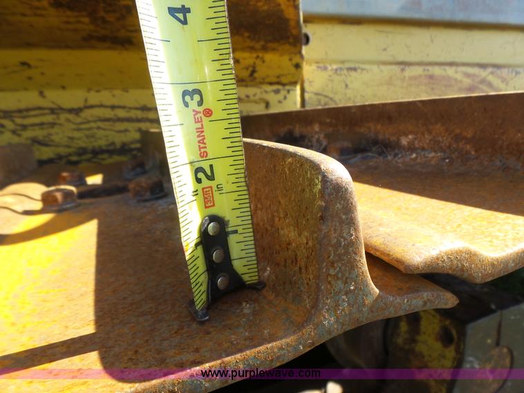 image for item K3157 1993 Komatsu D65EX-12 dozer