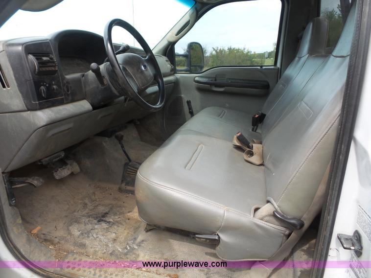 image for item K3552 2006 Ford F450 Super Duty utility truck