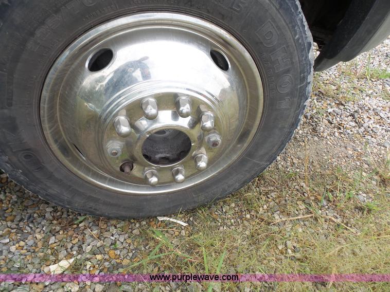 image for item K3552 2006 Ford F450 Super Duty utility truck