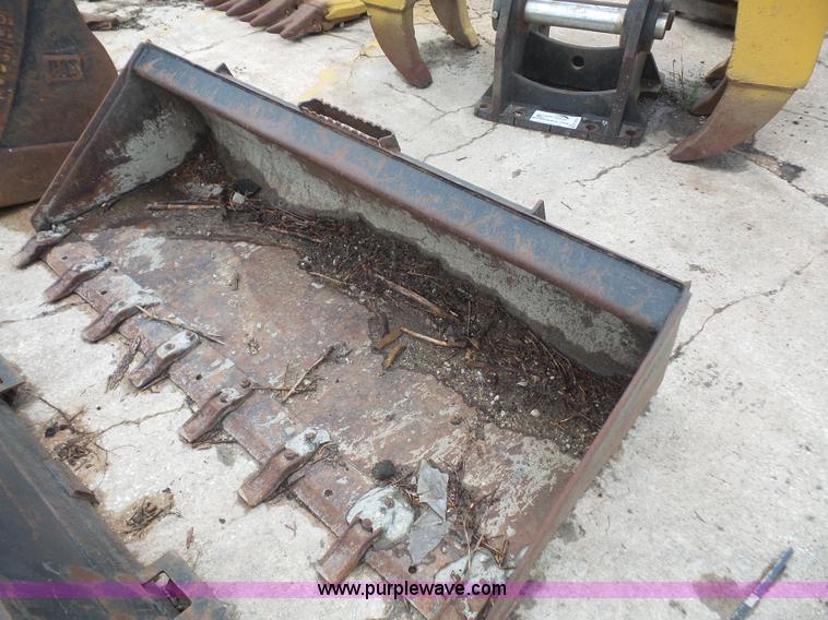 image for item K3556 Caterpillar skid steer bucket