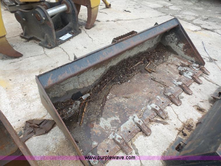 image for item K3556 Caterpillar skid steer bucket