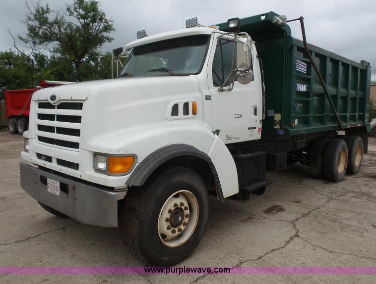 image for item K3558 1999 Sterling L9511 dump truck