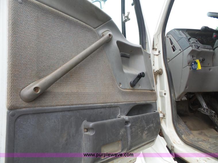 image for item K3558 1999 Sterling L9511 dump truck