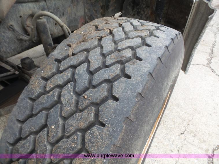 image for item K3558 1999 Sterling L9511 dump truck