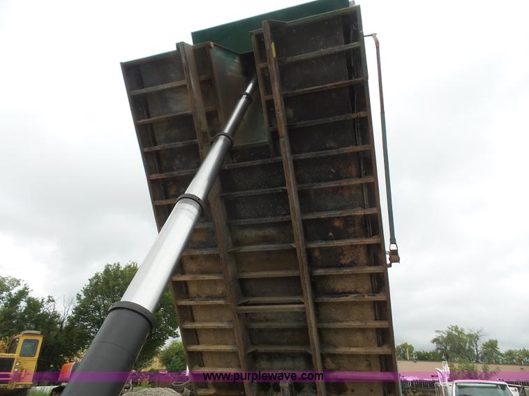 image for item K3558 1999 Sterling L9511 dump truck