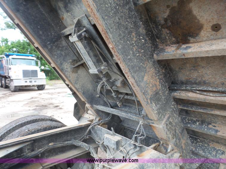 image for item K3558 1999 Sterling L9511 dump truck