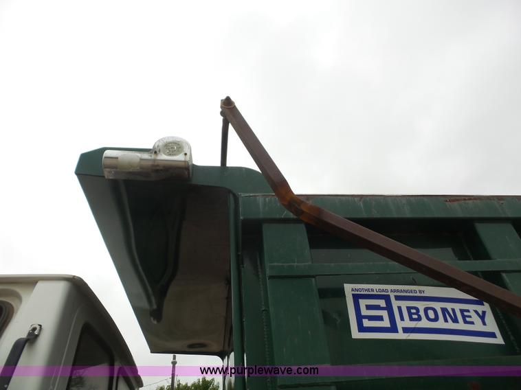 image for item K3558 1999 Sterling L9511 dump truck