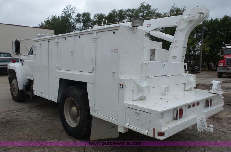image for item K3559 1994 Ford F700 service truck with crane
