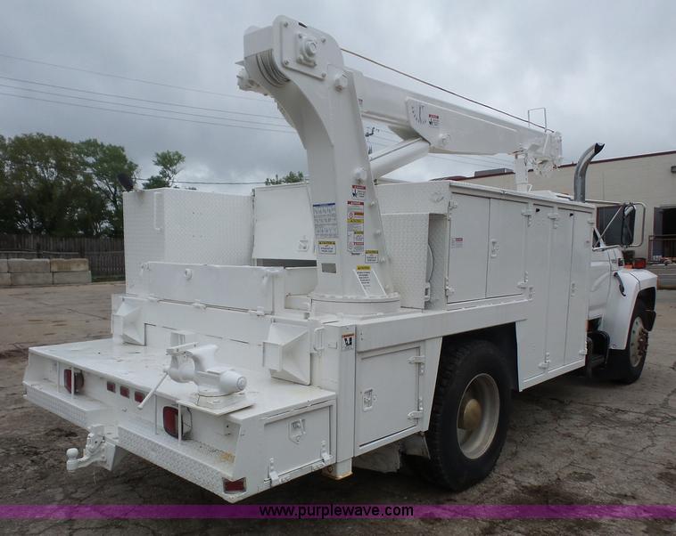 image for item K3559 1994 Ford F700 service truck with crane