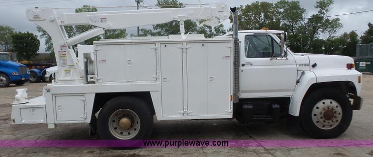 image for item K3559 1994 Ford F700 service truck with crane