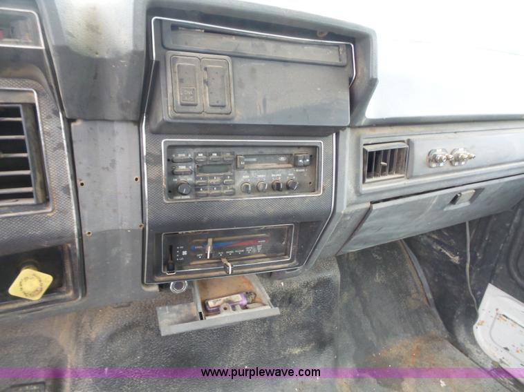 image for item K3559 1994 Ford F700 service truck with crane