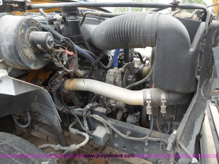 image for item K3559 1994 Ford F700 service truck with crane