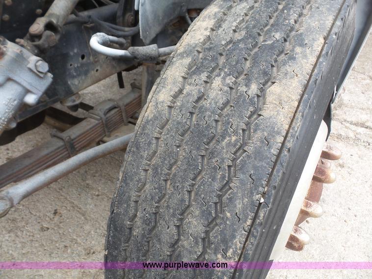 image for item K3559 1994 Ford F700 service truck with crane