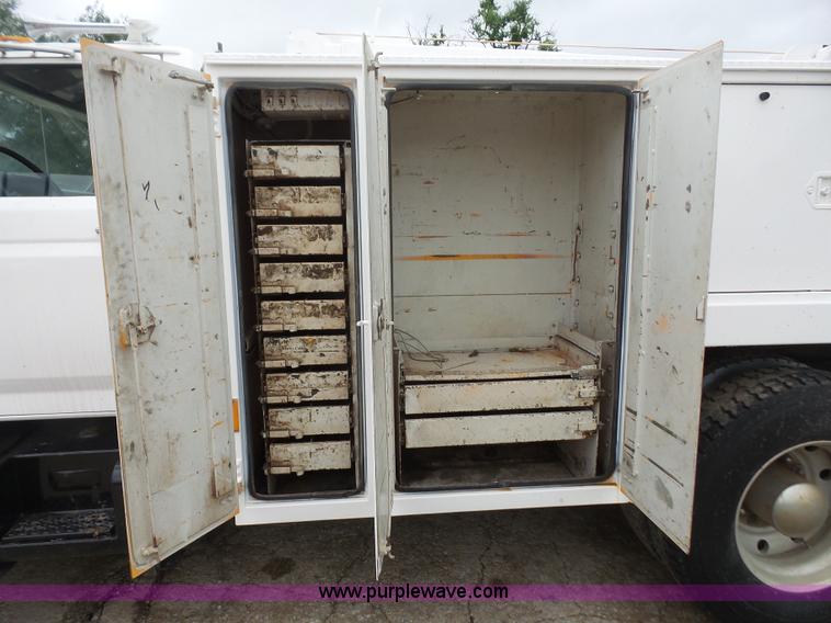 image for item K3559 1994 Ford F700 service truck with crane