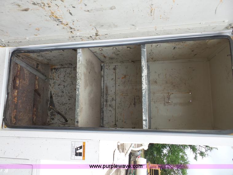 image for item K3559 1994 Ford F700 service truck with crane