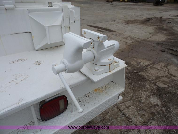 image for item K3559 1994 Ford F700 service truck with crane