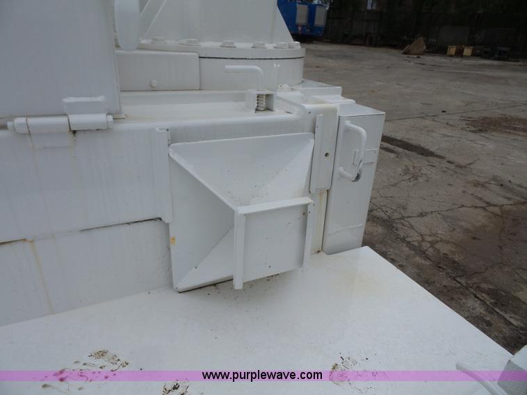 image for item K3559 1994 Ford F700 service truck with crane