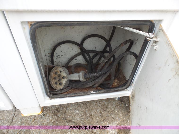 image for item K3559 1994 Ford F700 service truck with crane