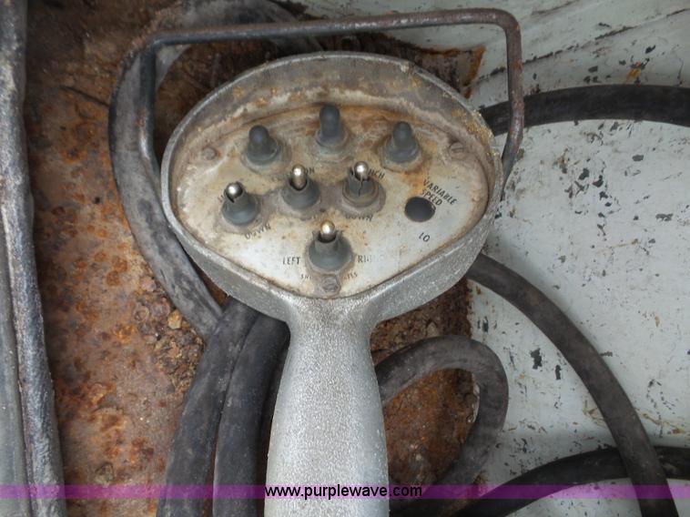 image for item K3559 1994 Ford F700 service truck with crane