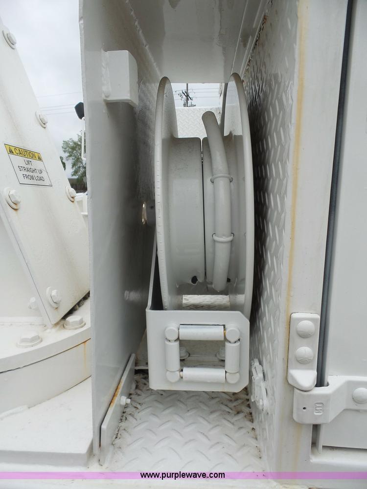 image for item K3559 1994 Ford F700 service truck with crane