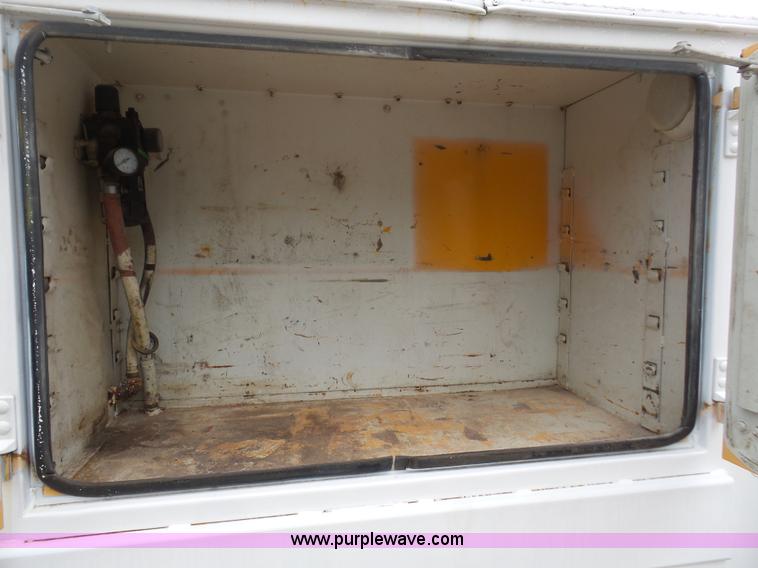 image for item K3559 1994 Ford F700 service truck with crane