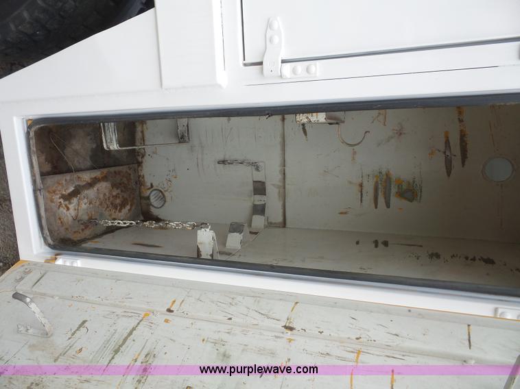 image for item K3559 1994 Ford F700 service truck with crane