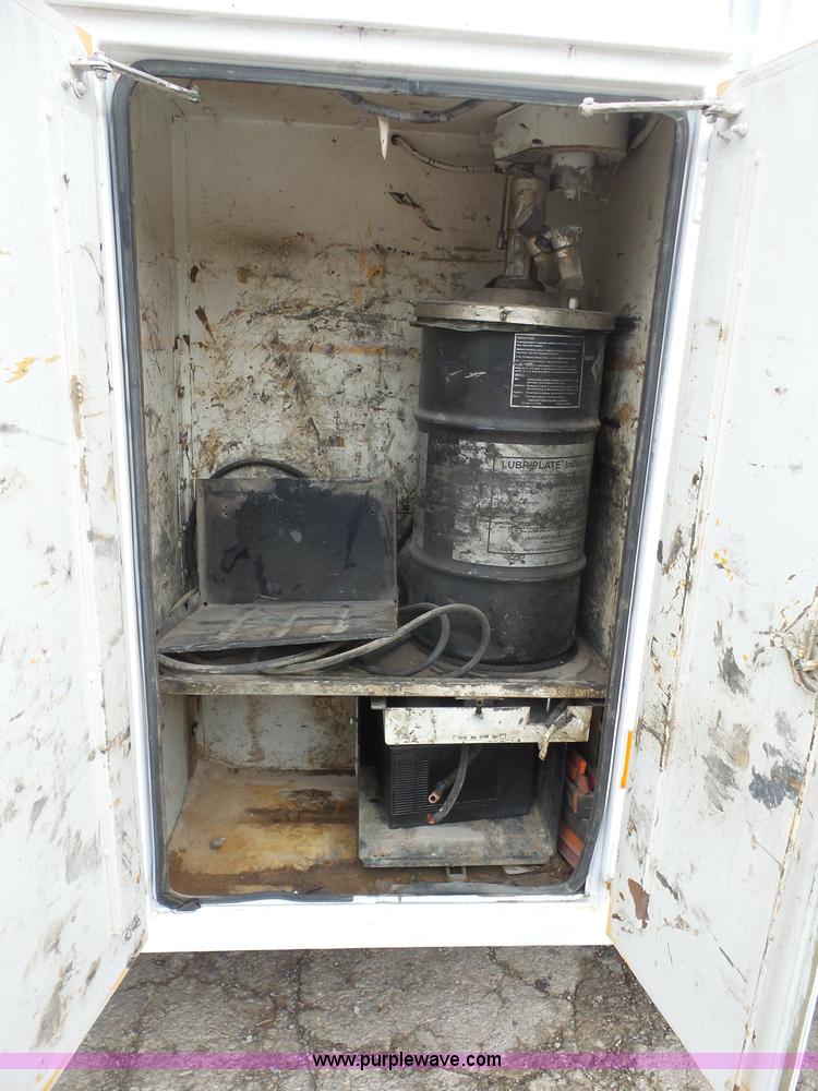 image for item K3559 1994 Ford F700 service truck with crane