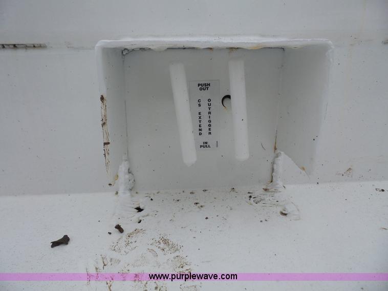 image for item K3559 1994 Ford F700 service truck with crane