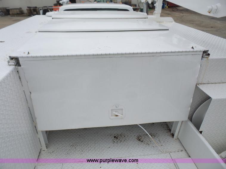 image for item K3559 1994 Ford F700 service truck with crane