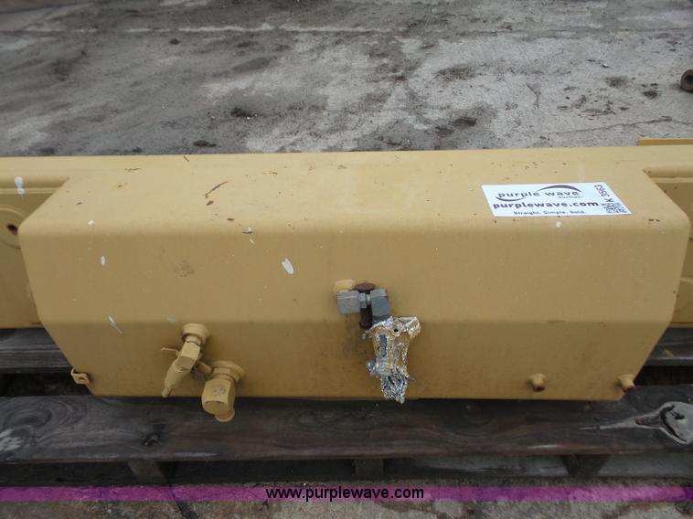 image for item K3563 Caterpillar D6H fuel tank