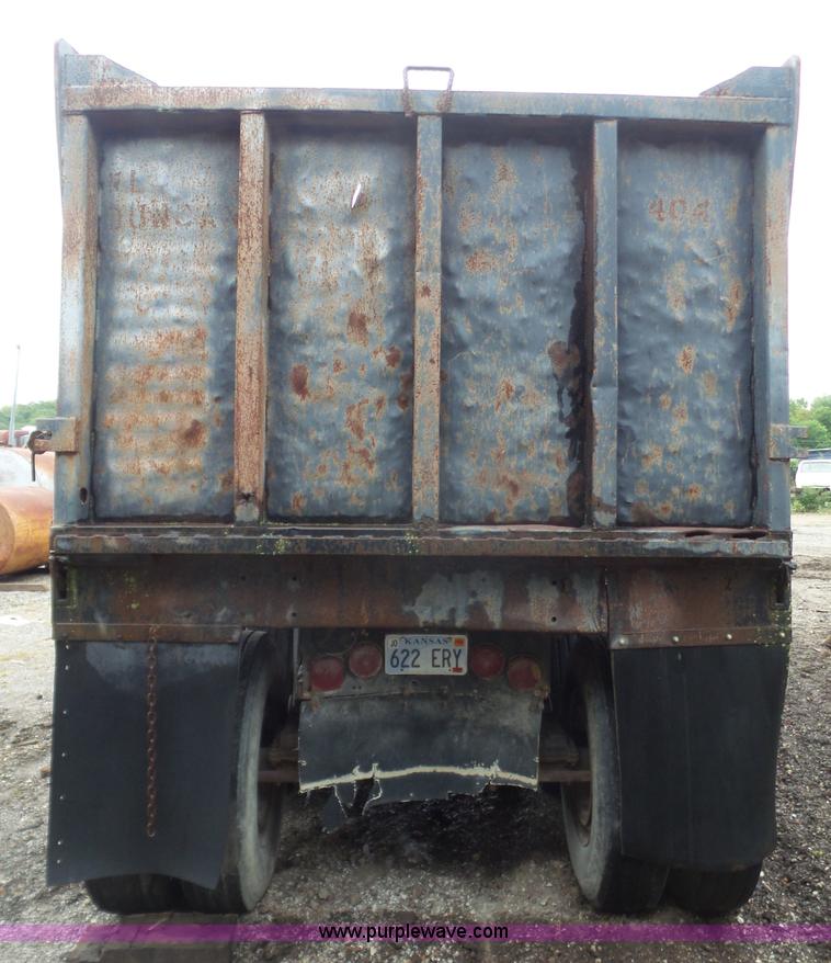 image for item K3565 1986 Hilbilt 2260SHD end dump trailer