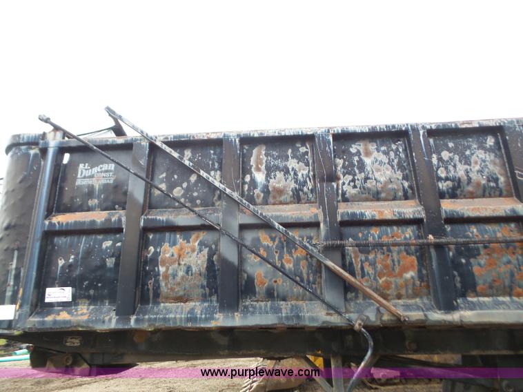 image for item K3565 1986 Hilbilt 2260SHD end dump trailer