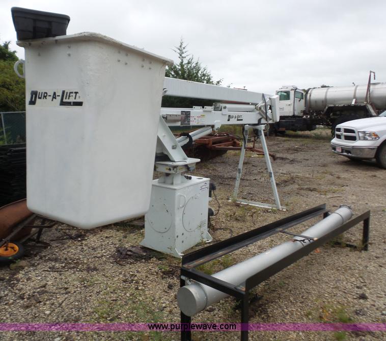 image for item K3567 2005 Dur-a-lift DSL32 truck boom