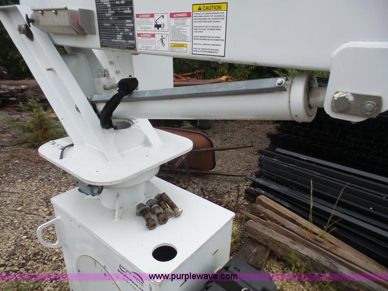 image for item K3567 2005 Dur-a-lift DSL32 truck boom