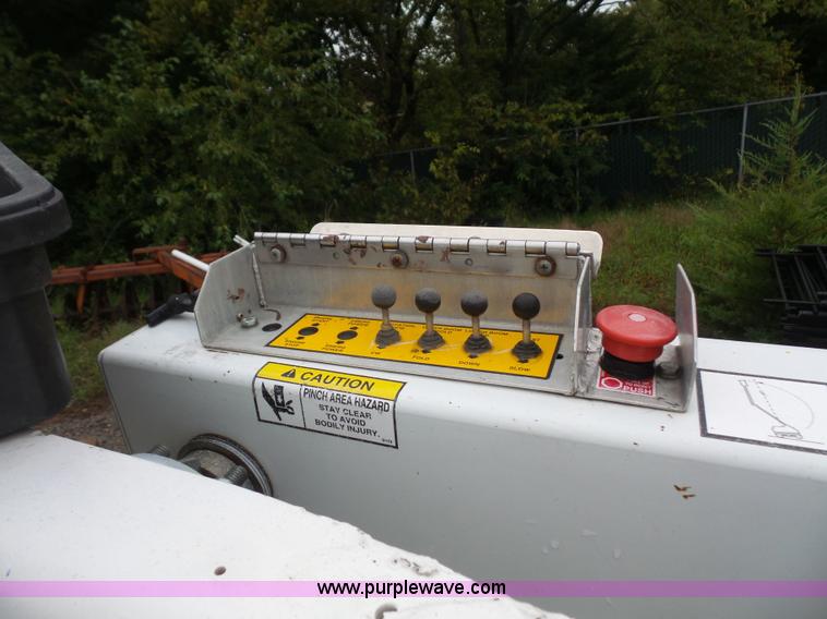 image for item K3567 2005 Dur-a-lift DSL32 truck boom