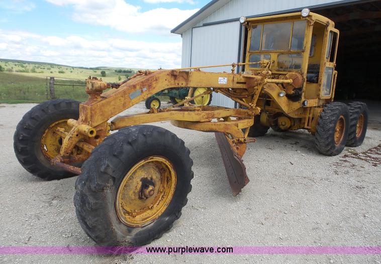 image for item K3582 1951 Caterpillar 112 rigid frame motor grader