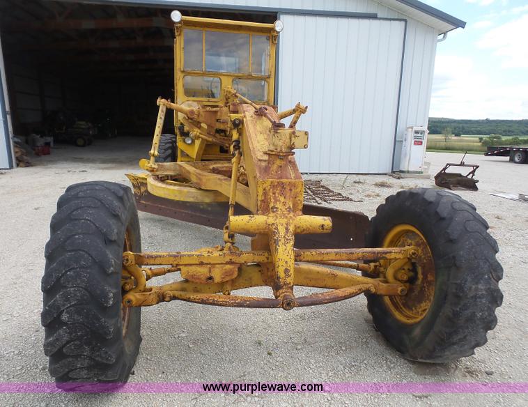 image for item K3582 1951 Caterpillar 112 rigid frame motor grader