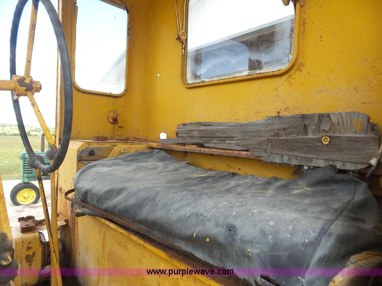 image for item K3582 1951 Caterpillar 112 rigid frame motor grader