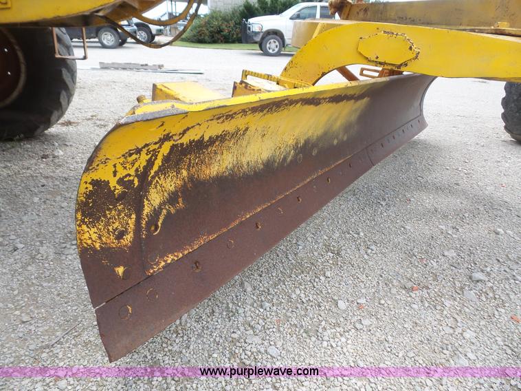 image for item K3582 1951 Caterpillar 112 rigid frame motor grader