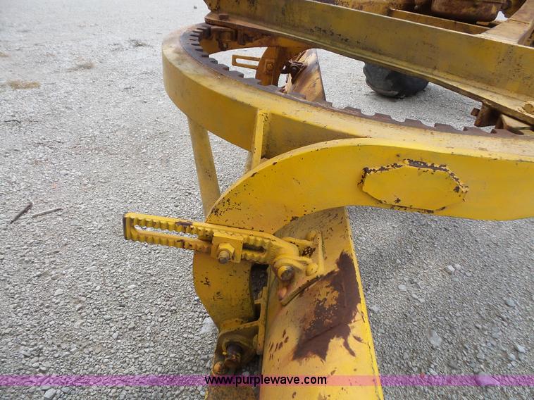 image for item K3582 1951 Caterpillar 112 rigid frame motor grader