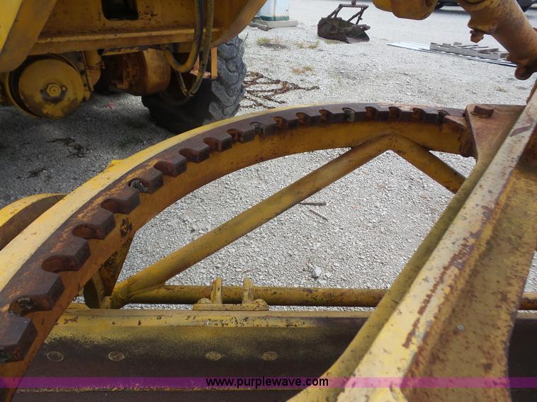 image for item K3582 1951 Caterpillar 112 rigid frame motor grader