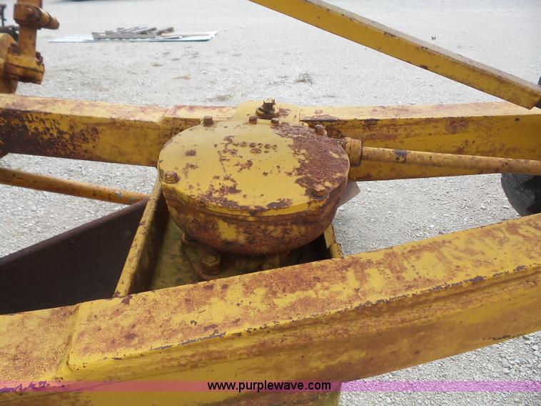 image for item K3582 1951 Caterpillar 112 rigid frame motor grader