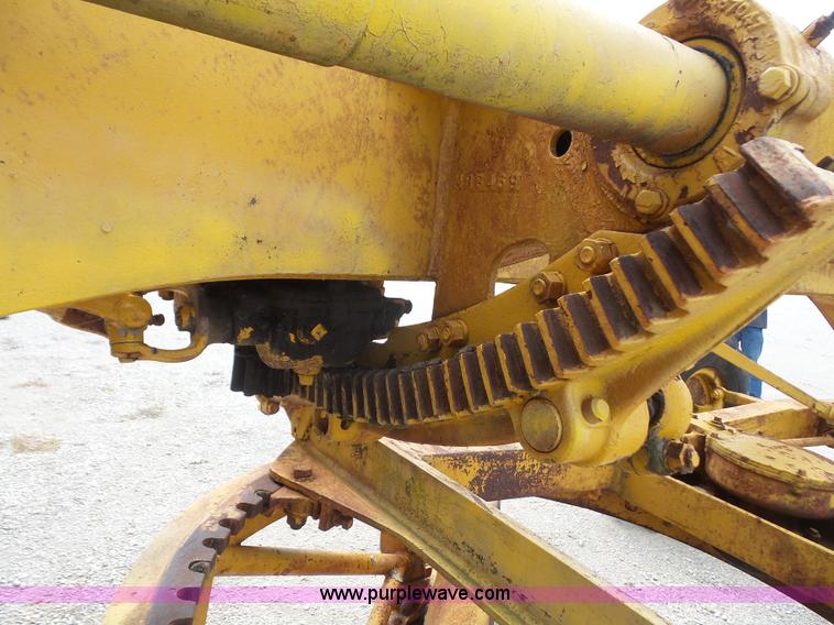 image for item K3582 1951 Caterpillar 112 rigid frame motor grader