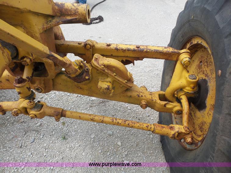 image for item K3582 1951 Caterpillar 112 rigid frame motor grader