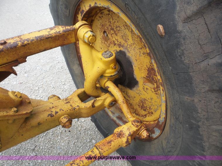 image for item K3582 1951 Caterpillar 112 rigid frame motor grader