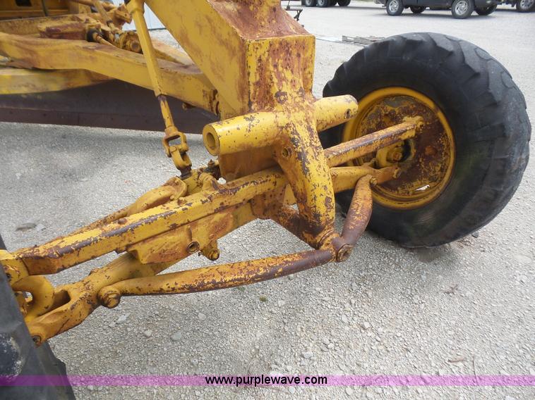 image for item K3582 1951 Caterpillar 112 rigid frame motor grader