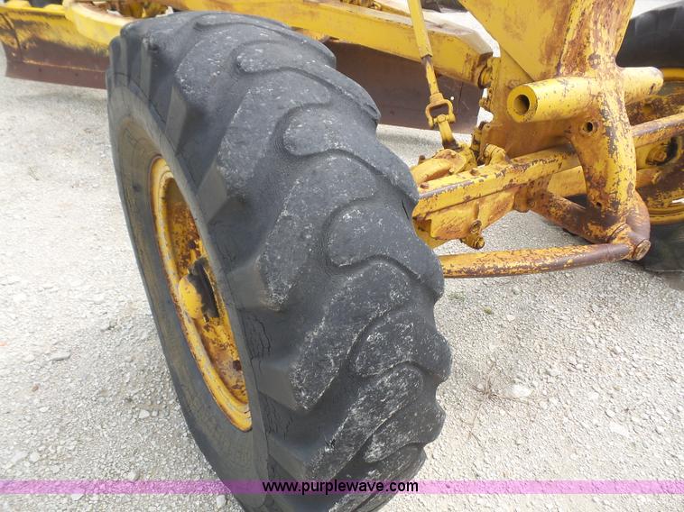 image for item K3582 1951 Caterpillar 112 rigid frame motor grader