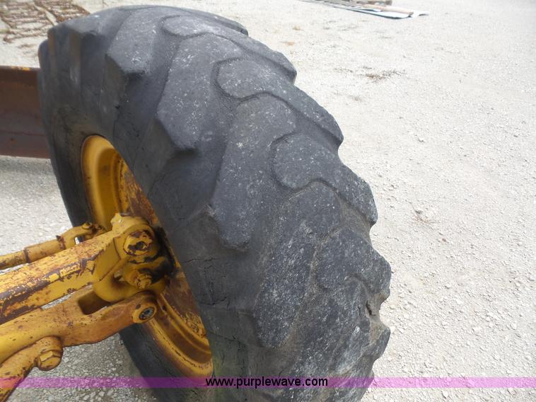 image for item K3582 1951 Caterpillar 112 rigid frame motor grader