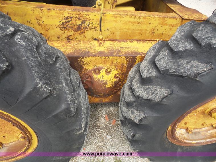 image for item K3582 1951 Caterpillar 112 rigid frame motor grader